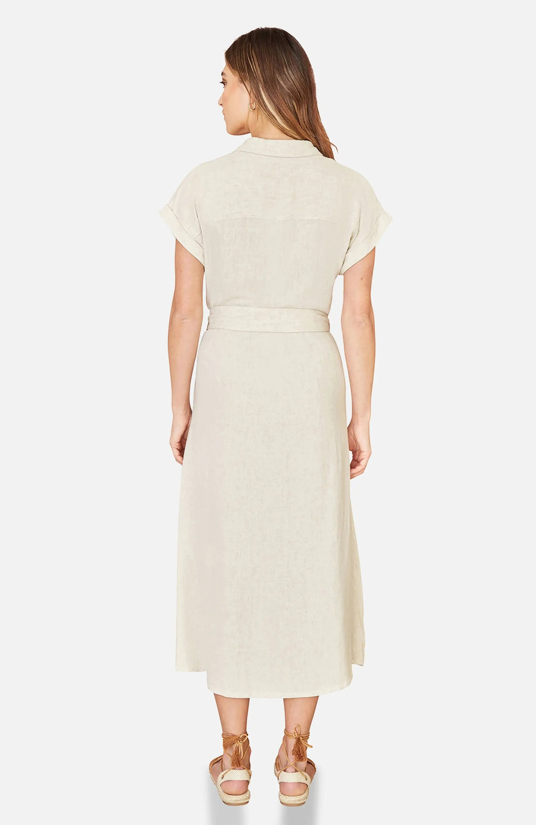 Vestido beige lino con cinturon abotonado manga corta by Yanet Collective