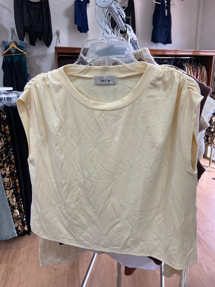 Top Corto Crema con Mangas Fruncidas - Estilo Boutique