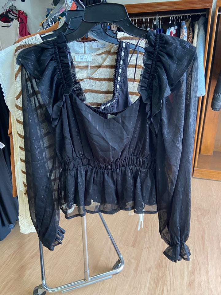 Blusa Negra de Manga Larga con Volantes y Detalles de Botones - Estilo Boutique