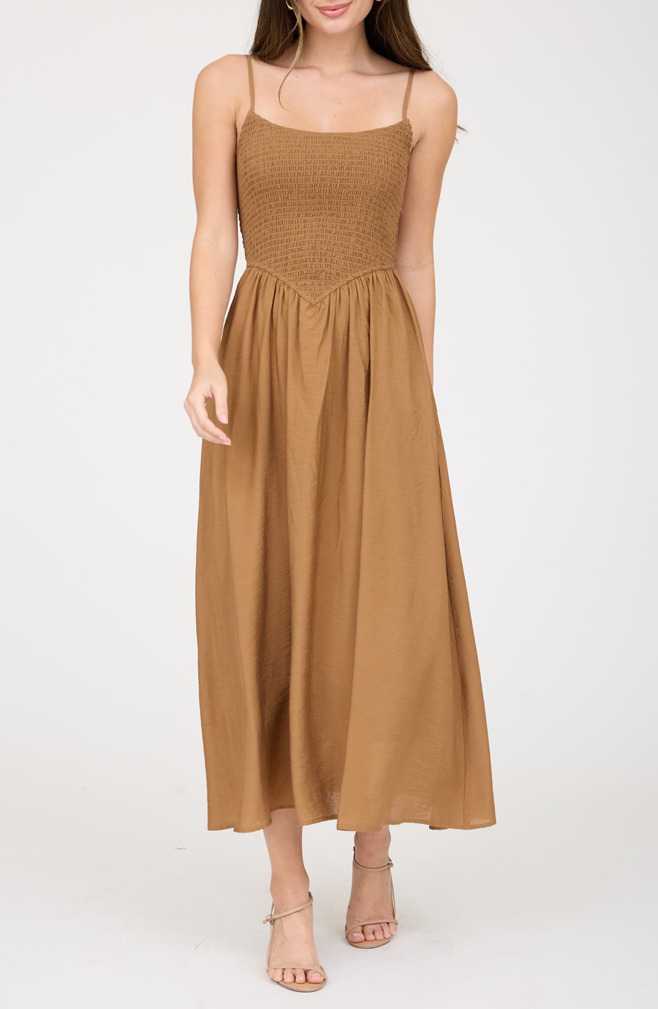 Vestido Midi Estilo Boho con Escote Smocked y Tirantes Finos