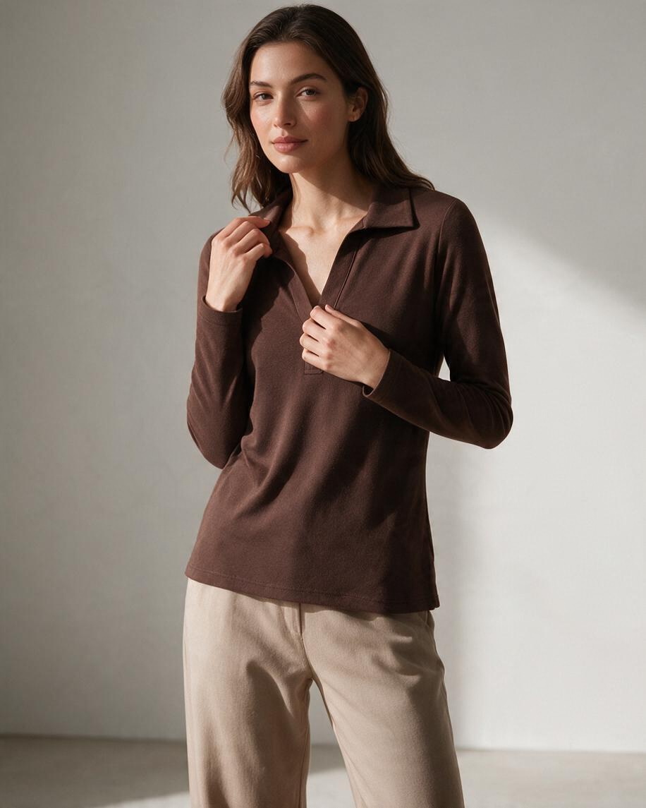 Polo de Manga Corta en Tono Tierra con Detalle de Tapeta - Estilo Boutique