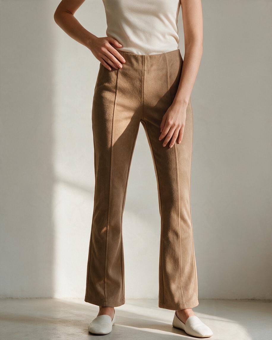 Pantalones Beige de Tiro Alto con Pliegues y Pierna Ancha