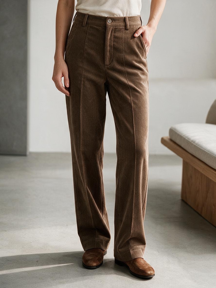 Pantalones de Corte Recto Color Café con Pinzas