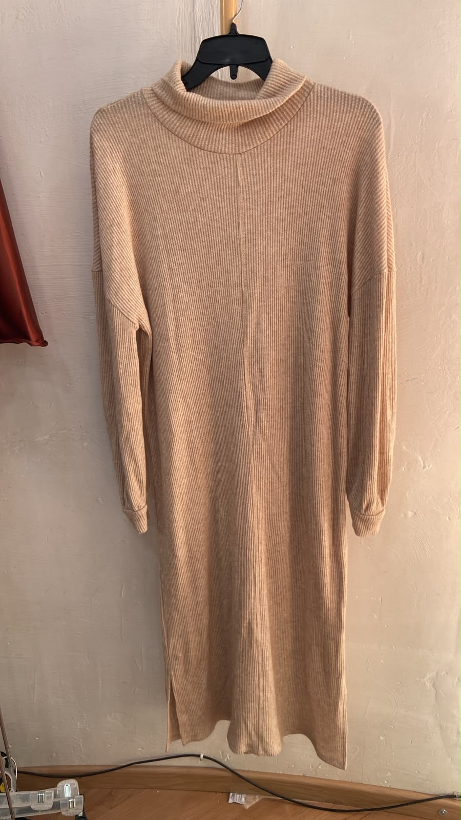 Vestido Midi de Punto Acanalado en Beige - Elegancia Minimalista