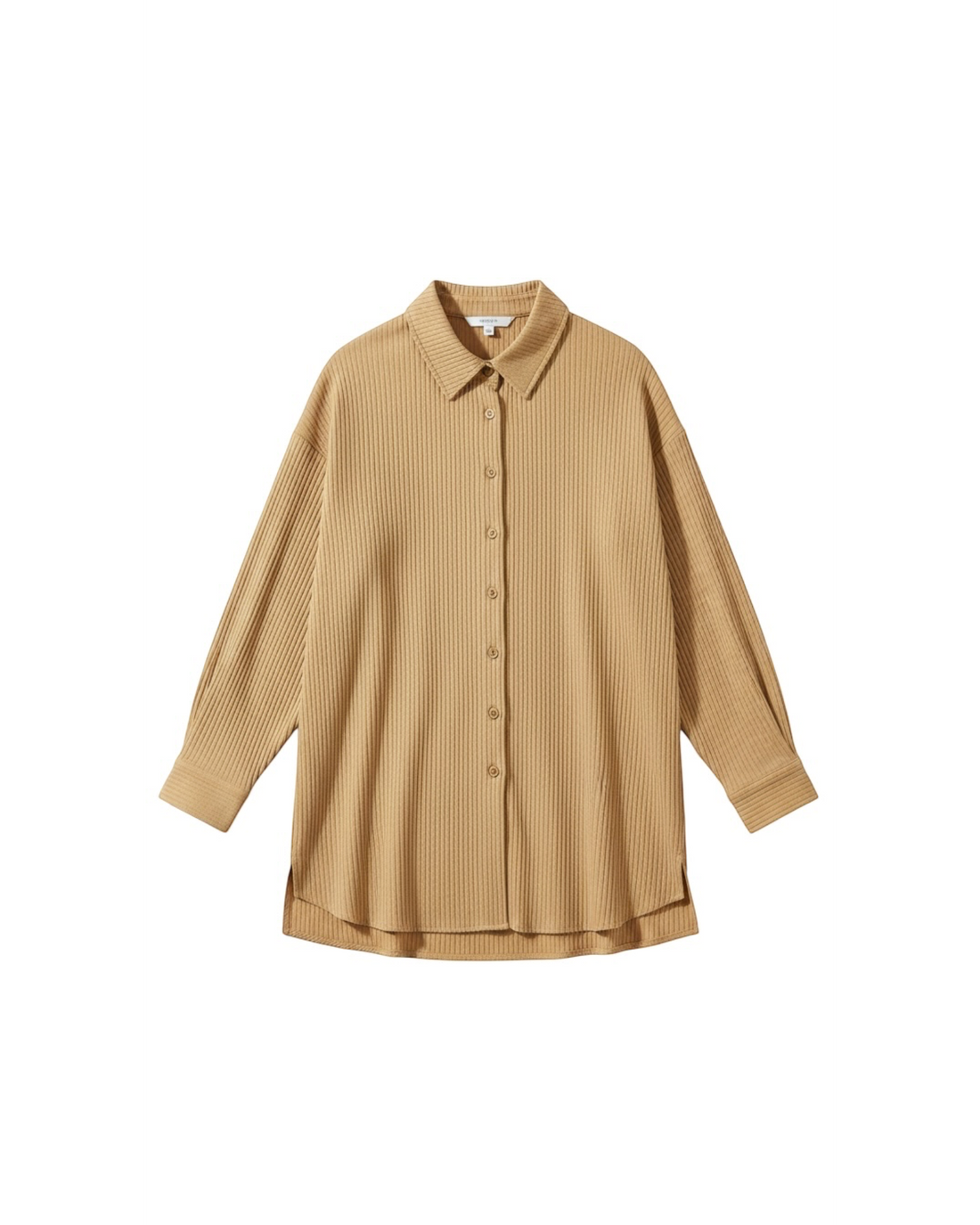 Camisa Yanet Collective beige de manga larga con botones, cuello clásico y aberturas laterales en tejido texturizado