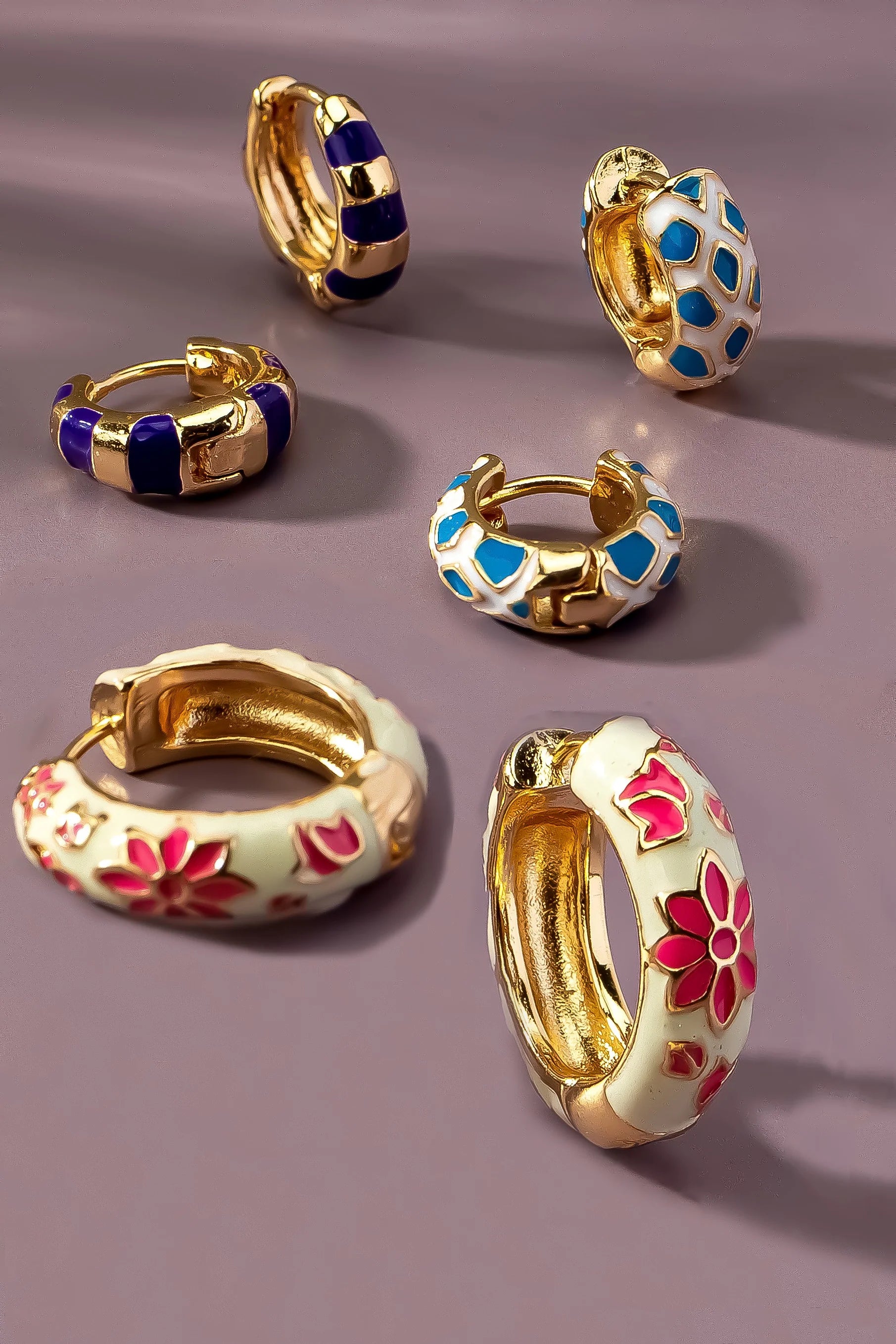 Aro de trío con flores de esmalte y bloques by Yanet Collection
