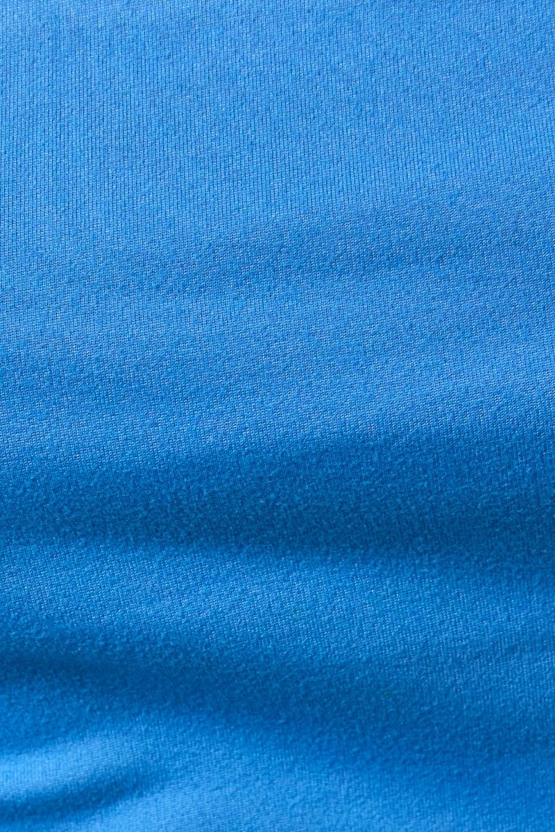 Top Tubo Sin Tirantes Azul Brillante – Crop Top de Punto Elástico