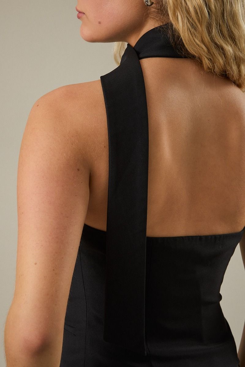 Blusa Negra Elegante con Cuello Alto y Botones - Estilo Chaleco Halter