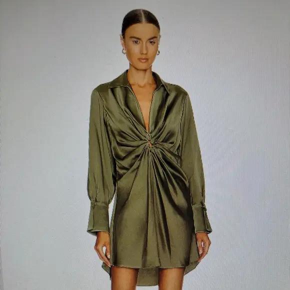 Vestido blusón verde satinado manga larga by Yanet Collective