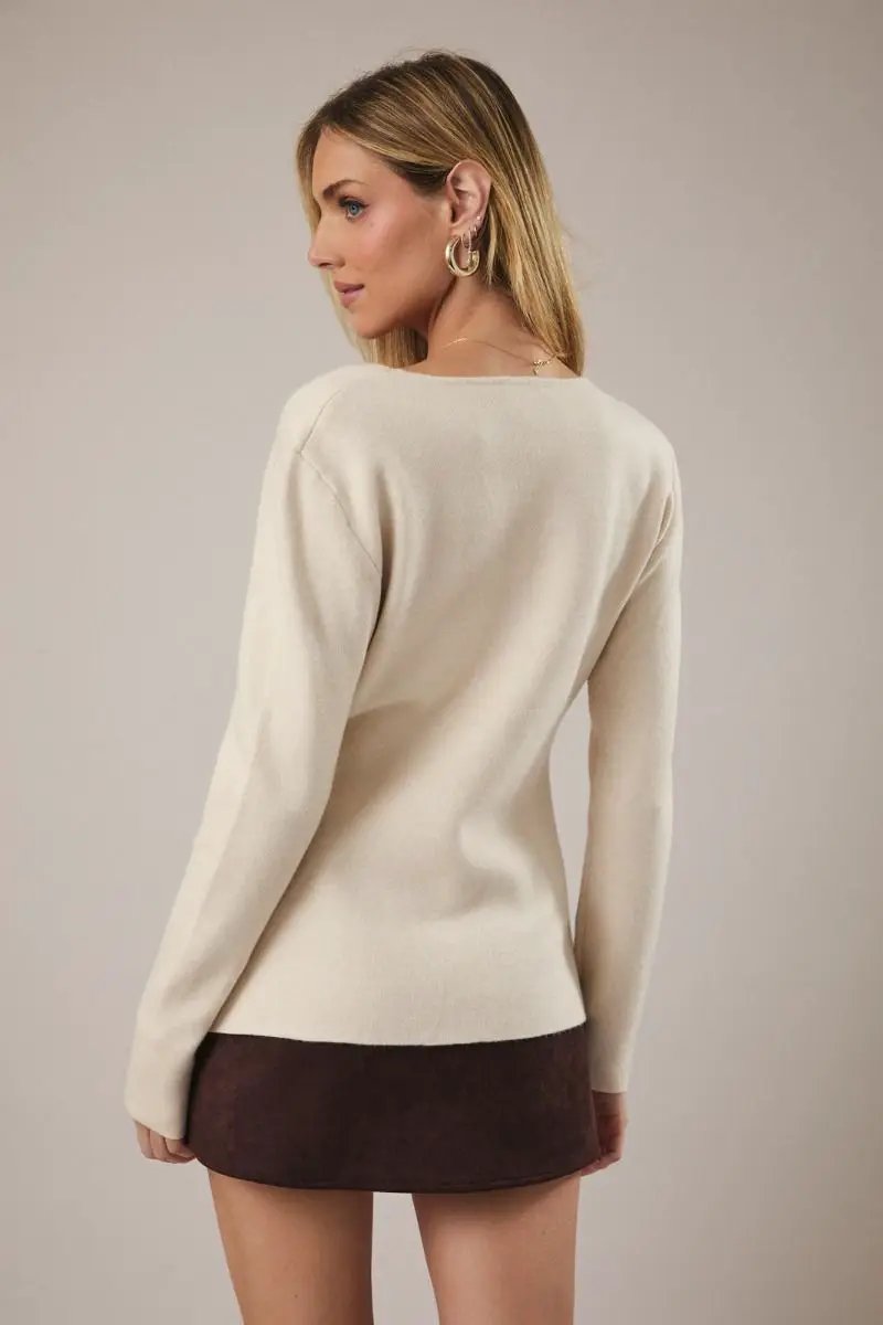 Suéter Cardigan Beige Manga Larga con Cuello en V Botones Dorados by Sunday Edition