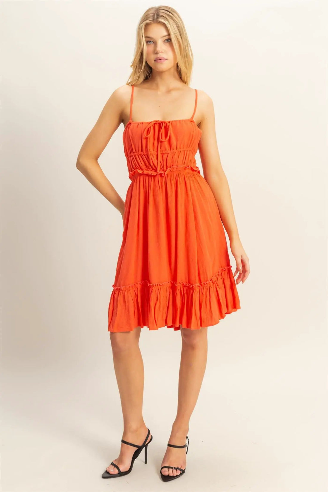 Vestido Corto Naranja con Tirantes Finos y Espalda Abierta Hf25a284 by Yanet Collective