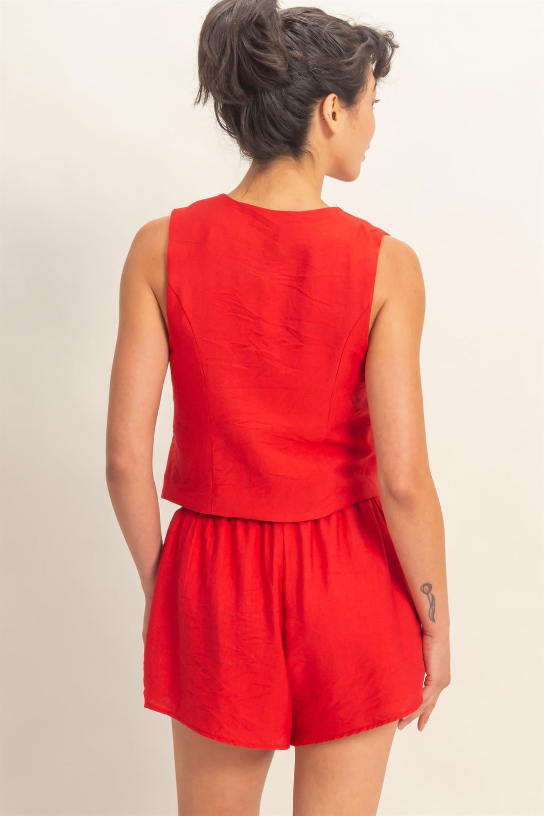 Conjunto Veraniego: Chaleco Anudado y Shorts de Cintura Elástica - Elegancia Casual Boutique