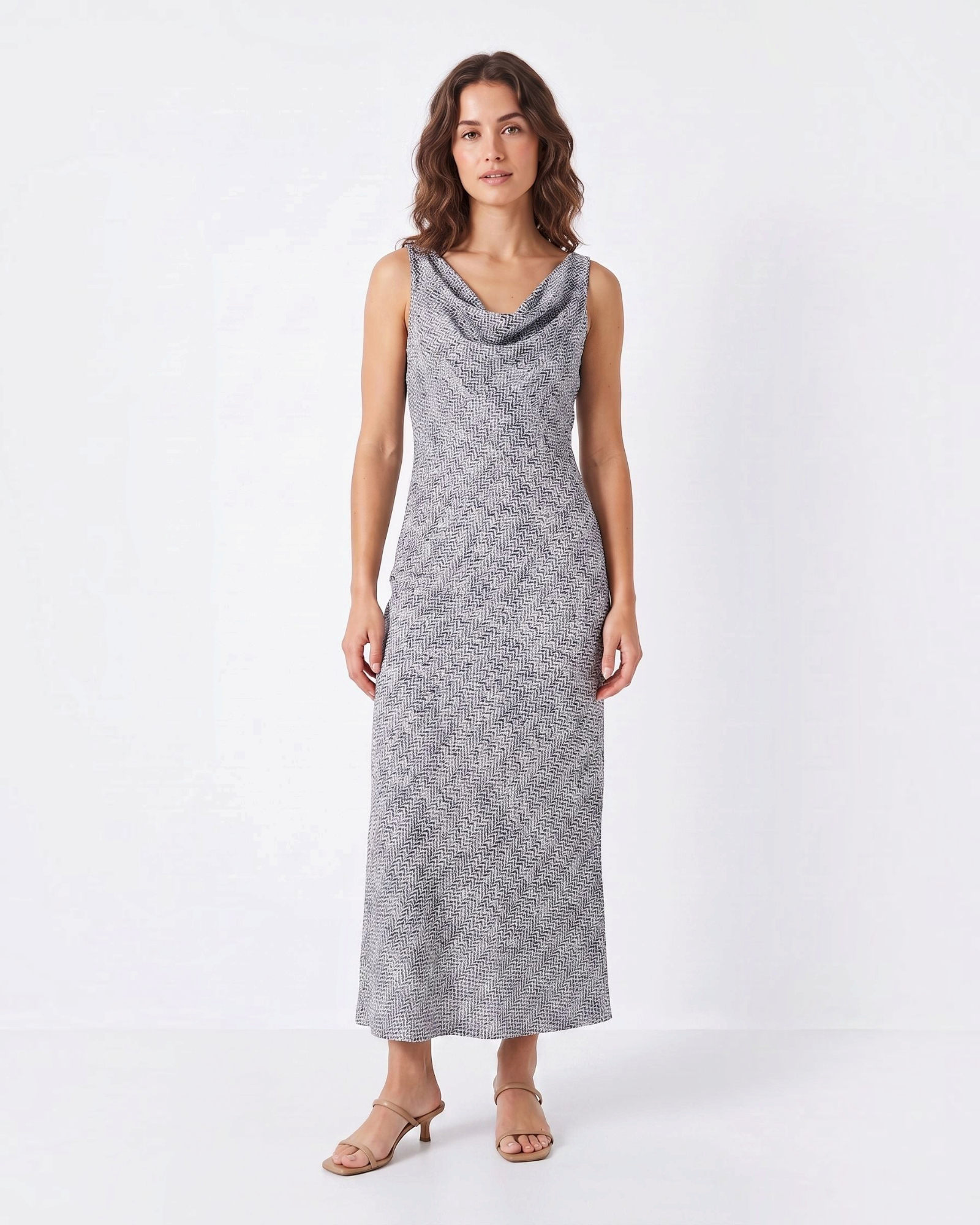 Studio photo of Vestido de colores largo in Edit: no pants under add sandls ankle lenght d…