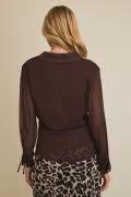 Blusa Chocolate Manga Larga Mujer Elegante con Cuello V y Botones | Top Casual by Yanet Collective