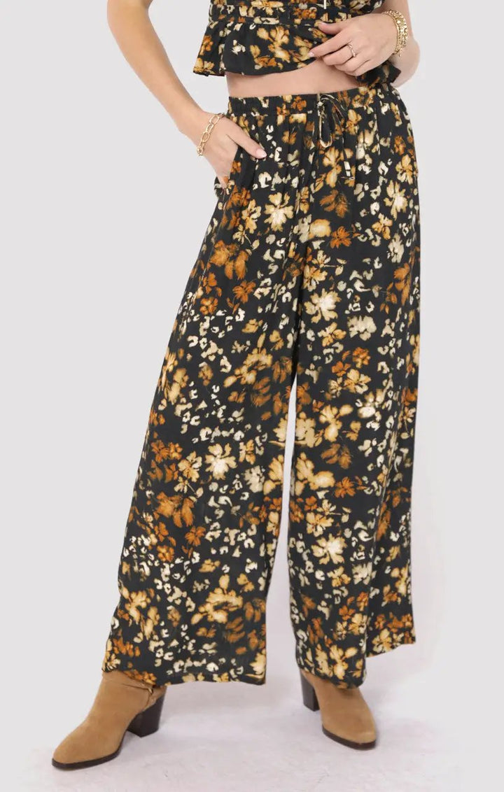 Pantalón negro flores by Yanet Collective