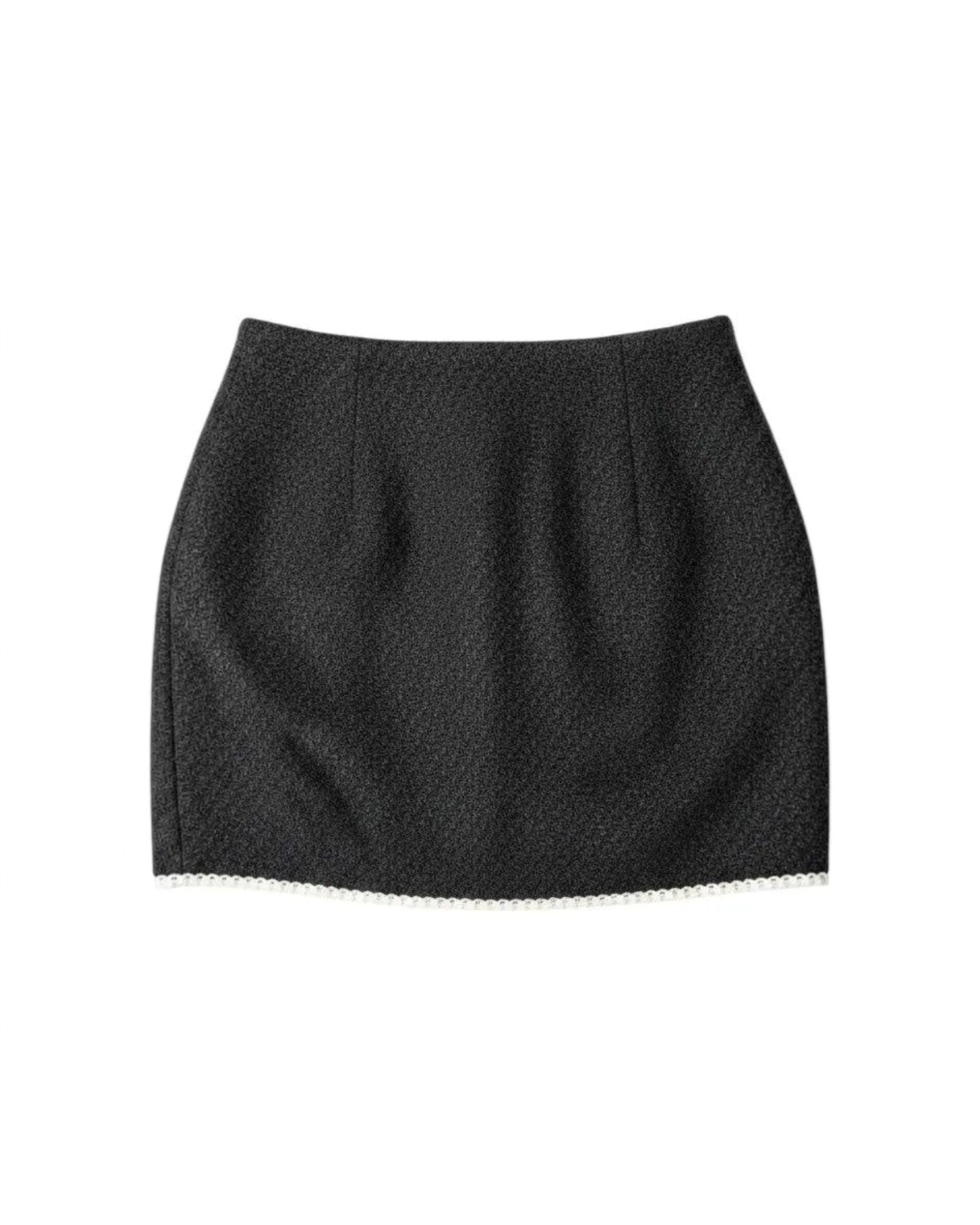 Falda mini negra con borde blanco by Yanet Collective