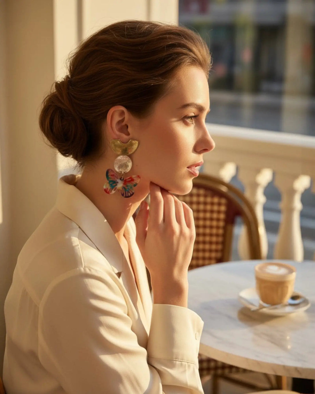 Aretes Mariposa Multicolor con Charm Dorado y Dije Transparente | Joyería Artesanal Bohemia Mujer by Yanet Collective