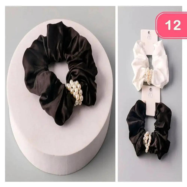 Scrucnhie para el cabello de satén adornadas con perlas by Joia Accessory