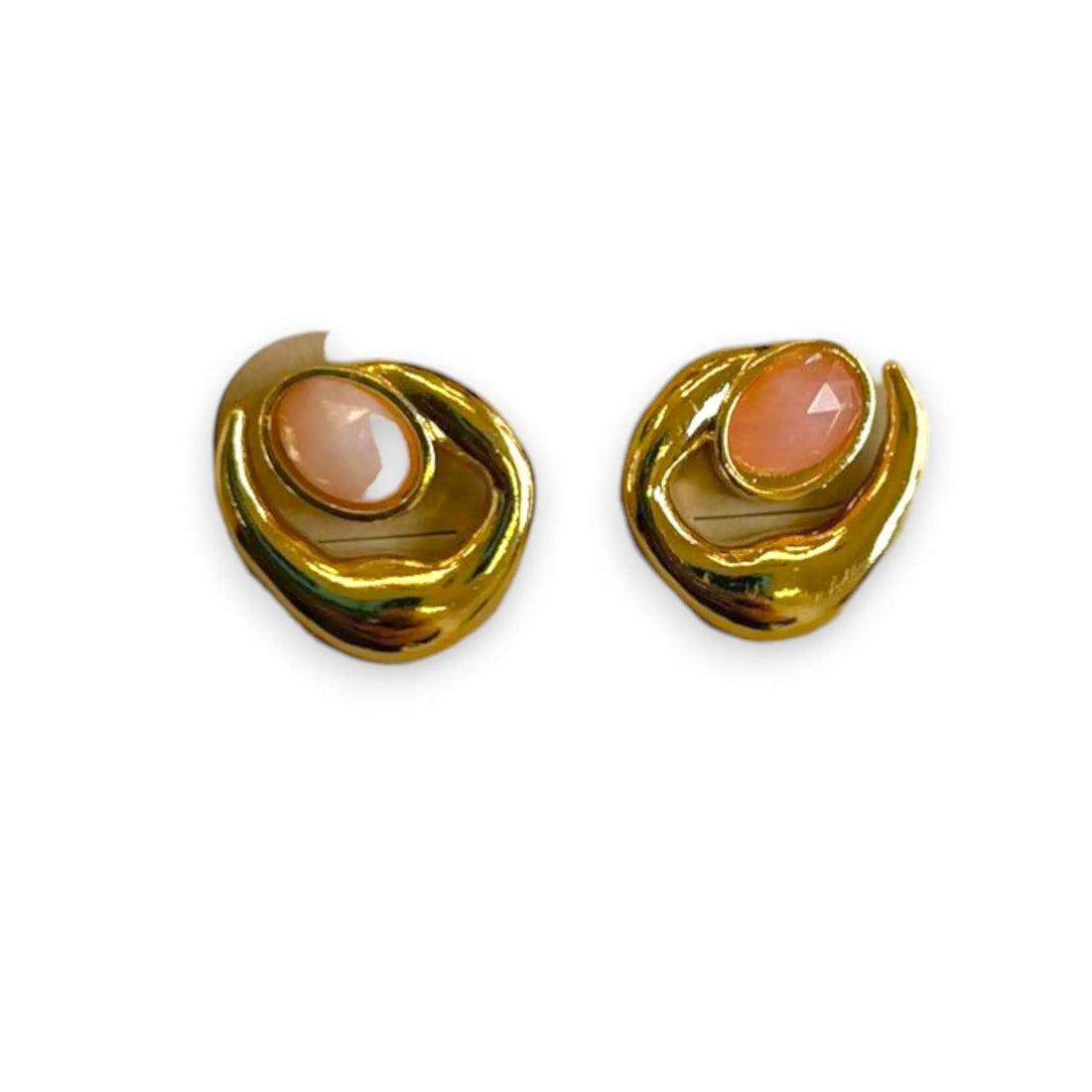 Aretes dorado con rosa by Yanet Collective