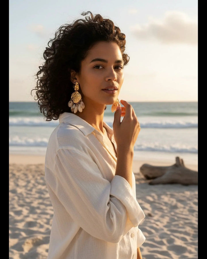 Aretes Colgantes Dorados con Conchas Naturales Ellen Tracy™ | Aretes Statement Luxury Boho Mujer by Yanet Collective